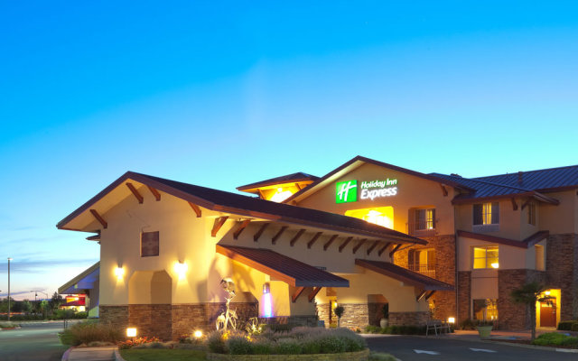 Holiday Inn Express Hotel And Suites Turlock Hwy 99