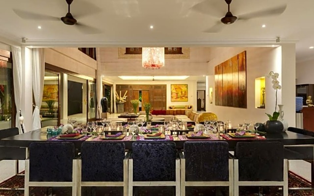 Spacious 8 bedroom pool villa in Canggu