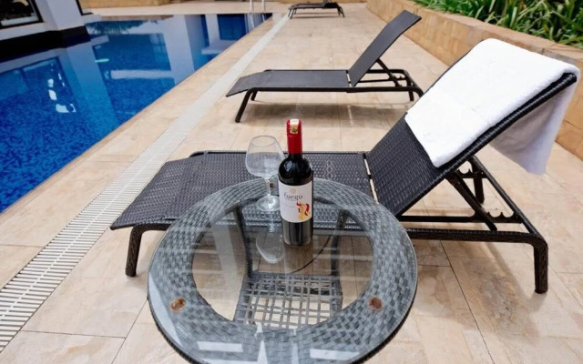 Astoria 1 BR with Gym &Pool In Lavington