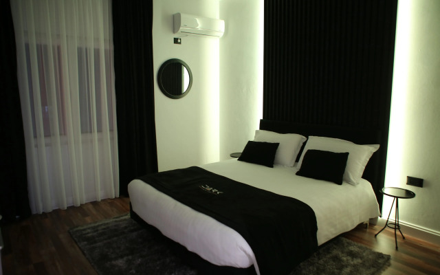 Dark Boutique Hotel