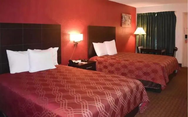 Econo Lodge Inn & Suites