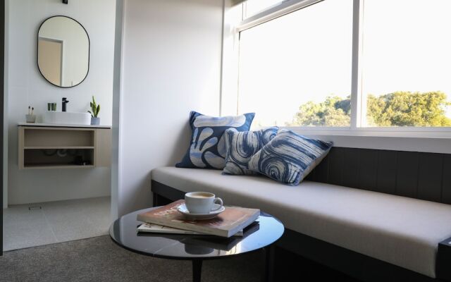 Barrys Beach Road Hotel