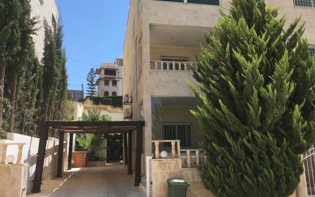 Dabouq luxury spaceous Apartment