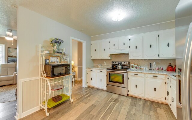 Charming Jonesville Home w/ Grill - Near Wineries!