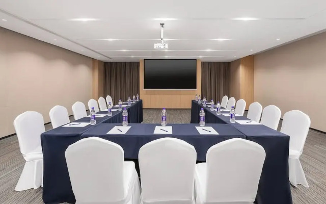 Holiday Inn Express Qingdao Hongdao Station by IHG