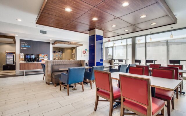 Holiday Inn Express & Suites Denton South by IHG
