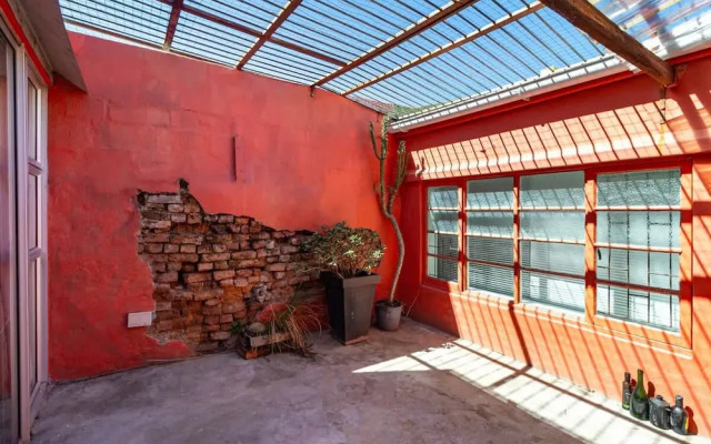 Funky Pet Friendly 2-bedroom Escape Bo-kaap