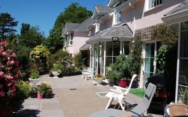 The Grove Lodge