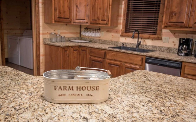 Simmer Down Lodge - 5 Br Cabin