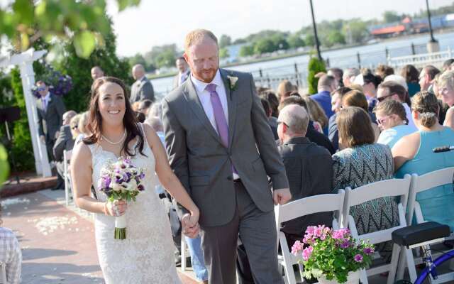 DoubleTree by Hilton Bay City - Riverfront