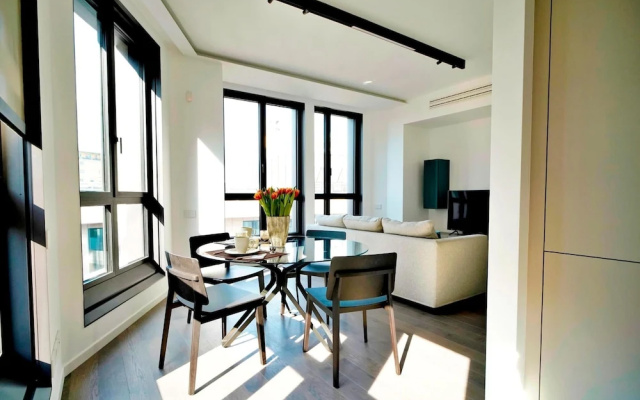 S Babila Central Tower w Rooftop Terrace in San Babila