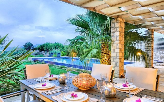 Fabulous Luxe Villa 10 12 Pers Heated Pool Small Village Dramia Nw Coast