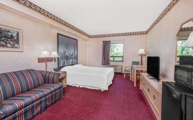 Super 8 by Wyndham Ambassador Bridge Windsor ON