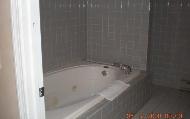 Baldwin Inn & Suites