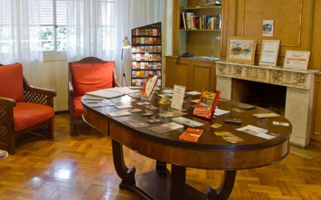 Alamo Hostel & Suites