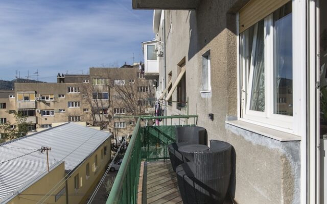 Tifani Apartment