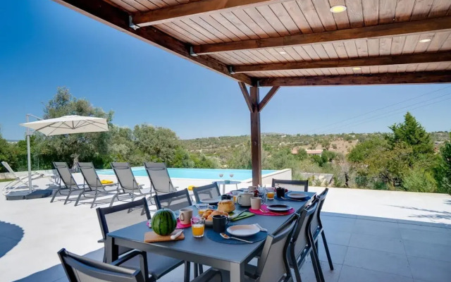 Luxurious 4 bed Villa in Loul