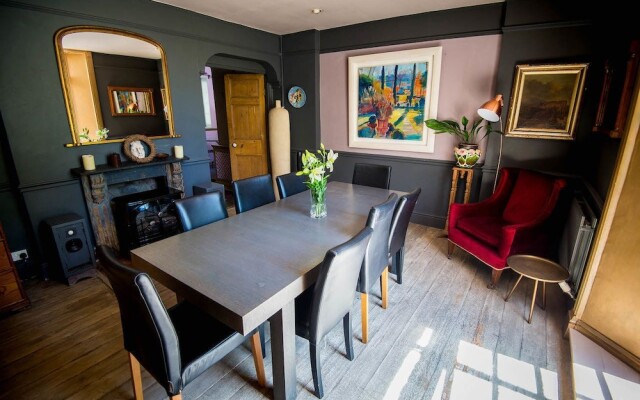 The Cors Country House
