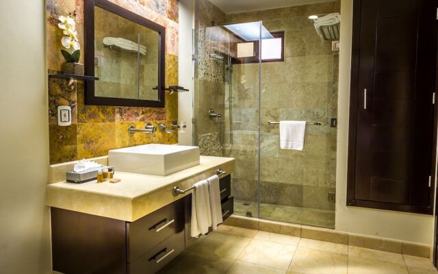 El Faro 303 Reef 1 Bedroom Condo by Redawning