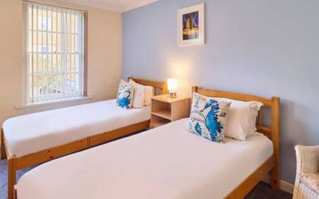 Host Stay Cobb Court