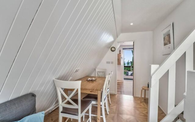 The Lookout, Sunny Beach Retreat, Sleeps 5 Guests