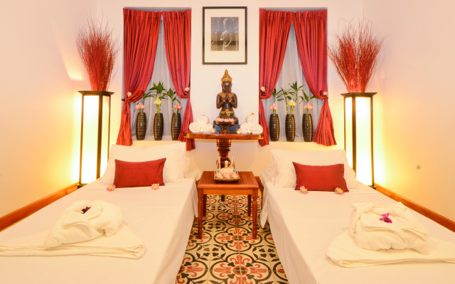The Suite By Royal Crown Hotel