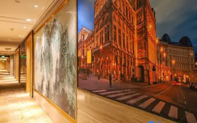 Vienna Classic Hotel (Qingdao Railway Station Taidong Pedestrian Street)