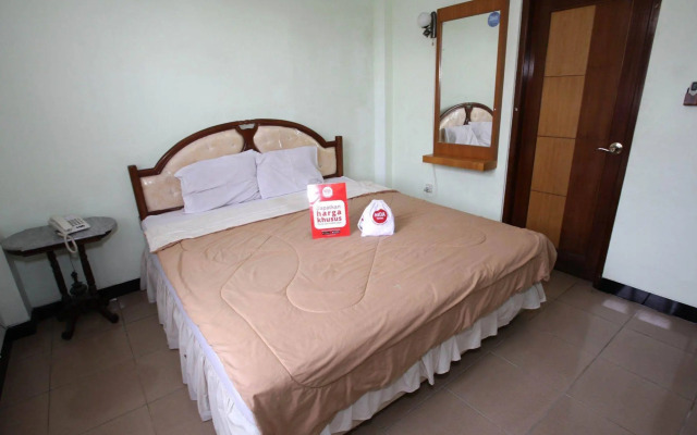 OYO 512 Ndalem Mantrijeron Hotel
