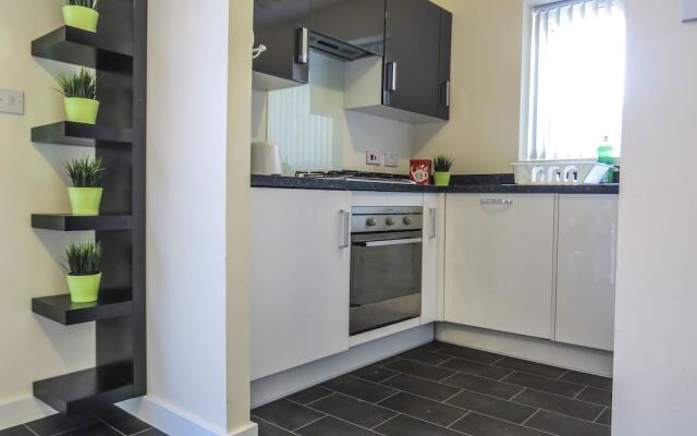 Tudors eSuites Birmingham Townhouse Private Garden Free Parking