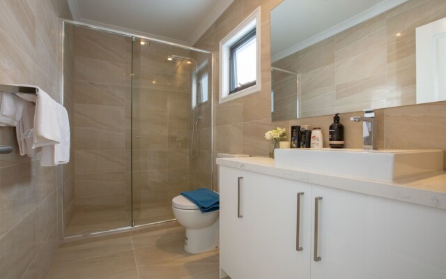 AUJOY 4 Bed Townhouse Burwood 2