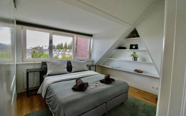 Beautiful penthouse near Rai and centre