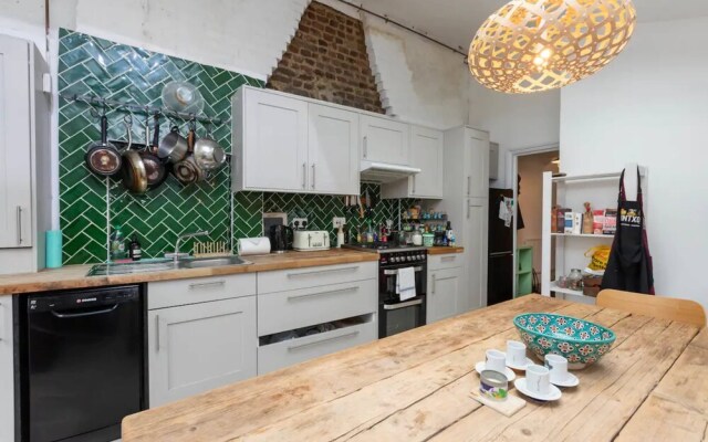Bright 2 Bedroom Flat in Lower Clapton