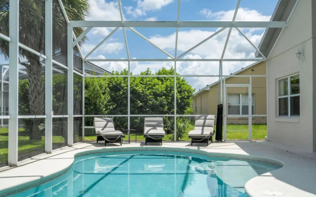 Amazing 6 Bedrooms With Pool