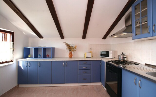 Amazing Home in Kapelica With Wifi and 5 Bedrooms