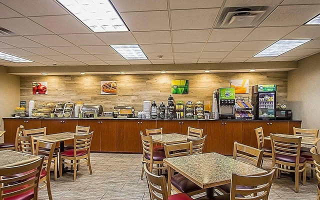 Quality Inn & Suites Fishkill South near I-84
