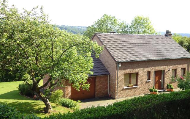 Modern Holiday Home in Stavelot With Fireplace