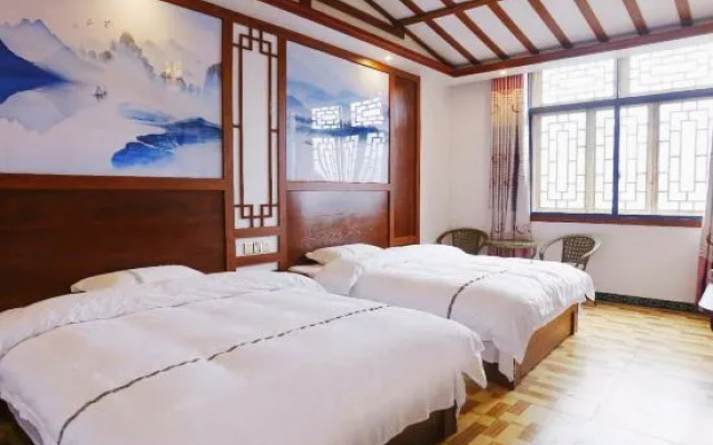 Xinyi Homeland Inn (Furong Town Waterfall Branch)