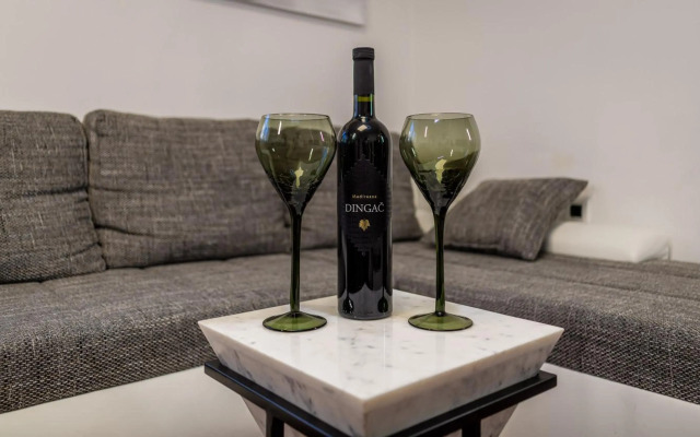 Four Seasons Apartment - FREE PARKING