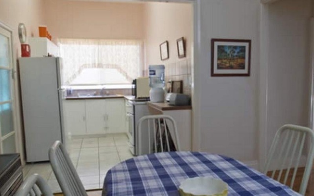Broken Hill Heritage Cottages – Guest Rooms – Broken Hill