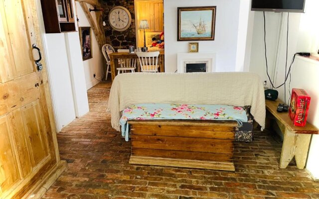 The Beehive, ground floor apartment in Norfolk, no shared amenities