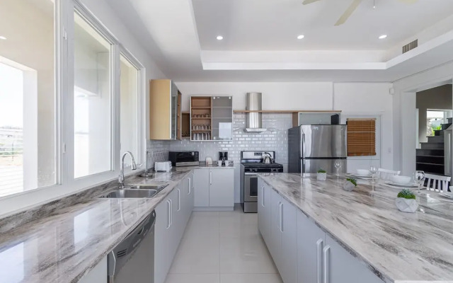 Direct Ocean Front Villa With Private Pool + View! Boca Catalina Malmok!