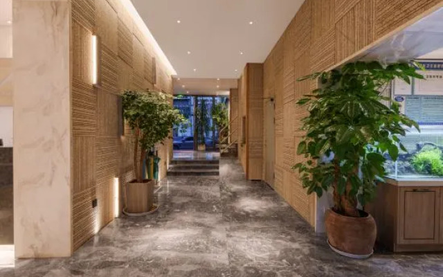 Man · Hotel（Kunming Railway Station Tangzixiang Subway station store）