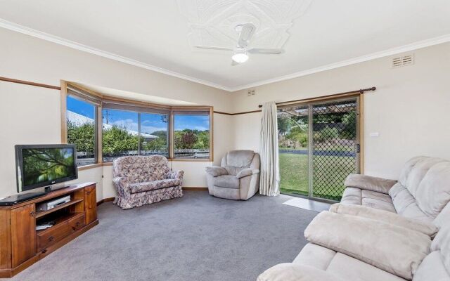 Kepal House - Budget friendly family home