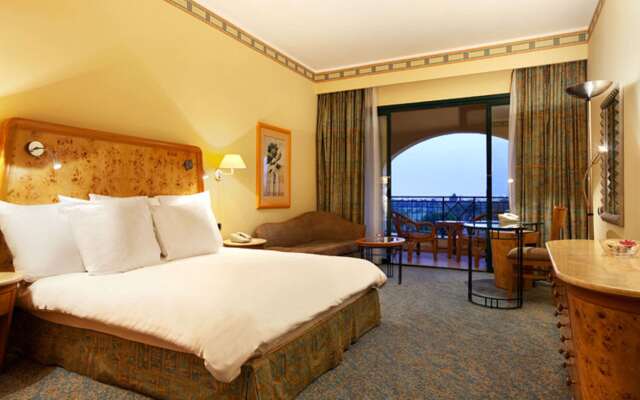 Hilton Pyramids Golf