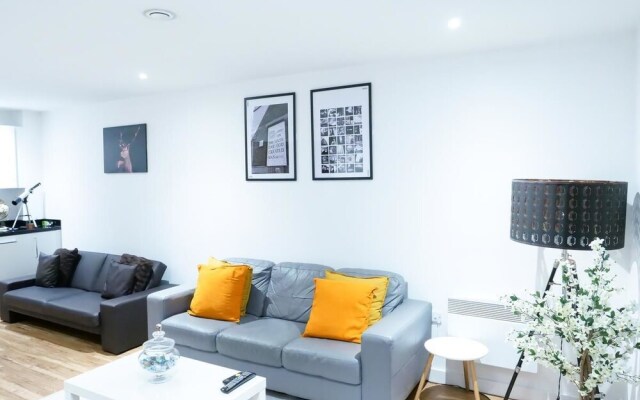 Bright 2BR Apartments Quays