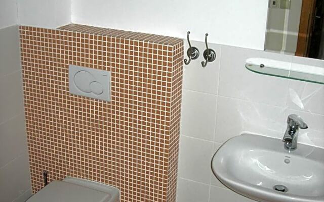 Drevenica pod smrekom
