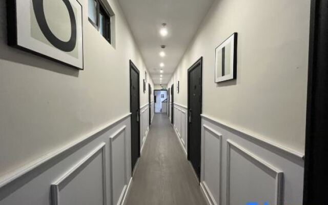 Ru Yuan Hotel (People's Square Changzheng Hospital)