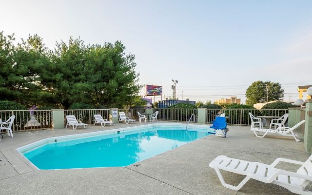 Red Roof Inn Clarksville