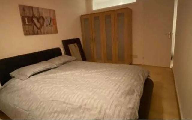 Room in Apartment - Normanton - Deluxe Double Room