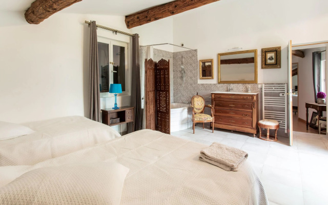 Tranquil holiday home in Cébazan with private pool